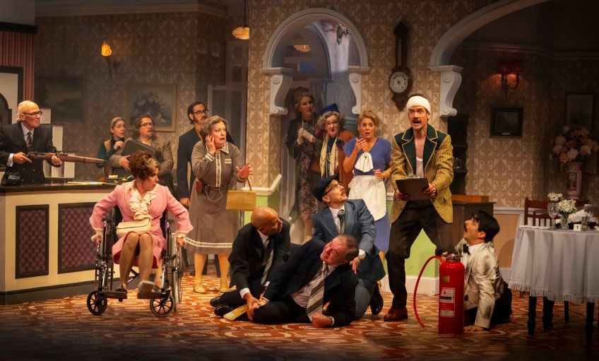 Robert Tanitch reviews Fawlty Towers – The Play at Apollo Theatre, London